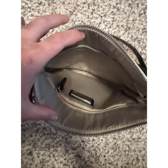 VALENTINA Made In Italy New Silver Metallic Genuine Leather Crossbody Bag - Picture 6 of 10